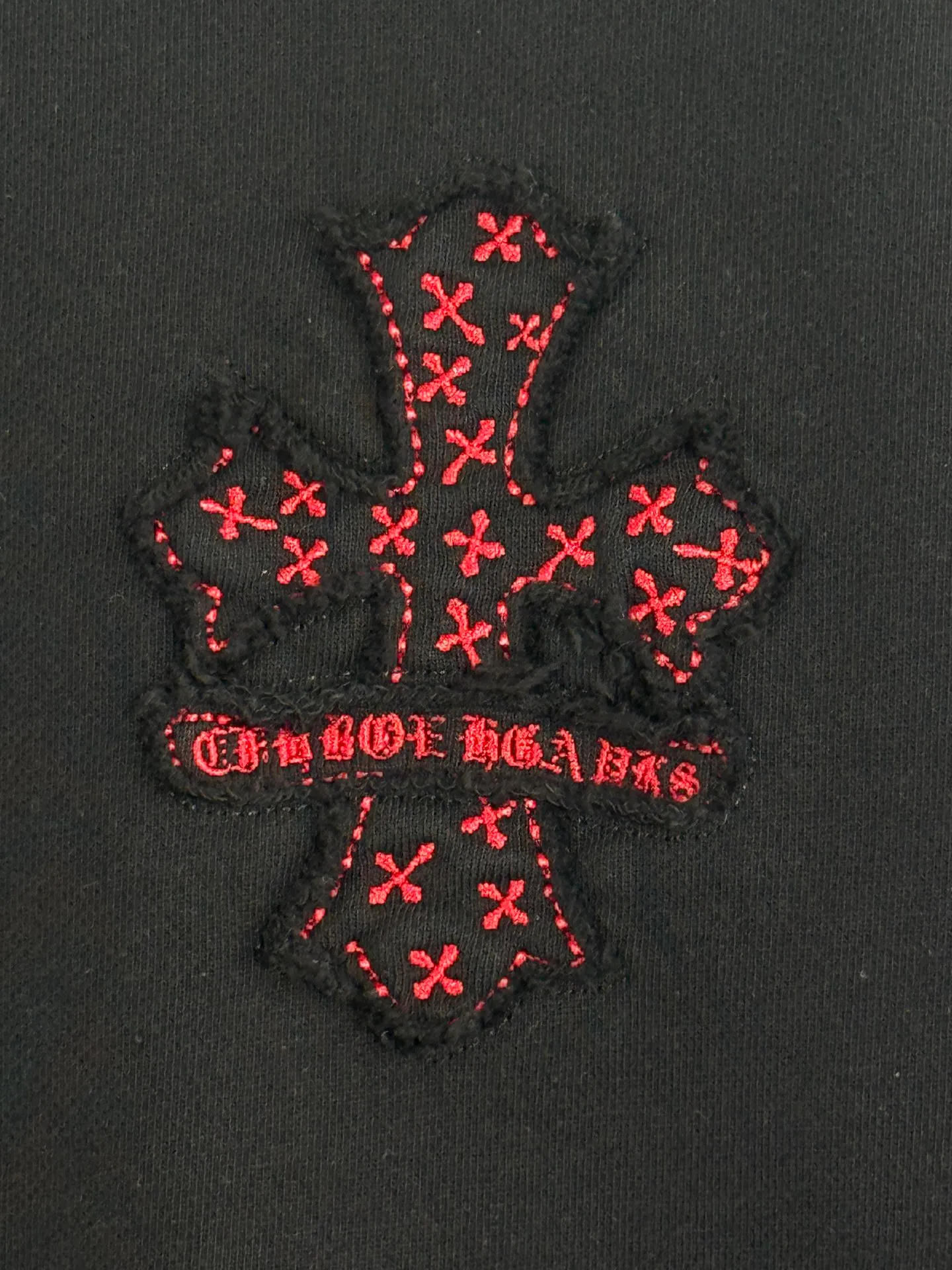 P260 top version, real shot without P, ​​different from market currency) 𝗖𝗵𝗿𝗼𝗺𝗲 𝗛𝗲𝗮𝗿𝘁𝘀/Cro Heart 2025 patch embroidery autumn and winter new original single counter American laser burnt 3D three-dimensional color embroidery couple casual sweatshirt 👑The highest version! Customized fabric 400g tripe terry fabric! American acid-washed and distressed original fabric laser burnt ✟appliqué embroidery and exquisite embroidery of letters! The best-selling model in the counter, very comfortable to wear. Accessories: original molded and authenticated collar label➕100% silk wash label. Genuine purchase-grade original hangtag��matching hanging rope➕3D hanging beads➕original packaging bag. Craftsmanship: The original version has consistent wiring! The highest version of the armhole matching technique! Color: White Black Size: S M L XL Style Number: 25-316